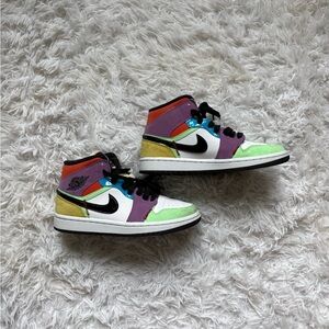 Women’s Air Jordan 1 Mid SE ‘Lightbulb’